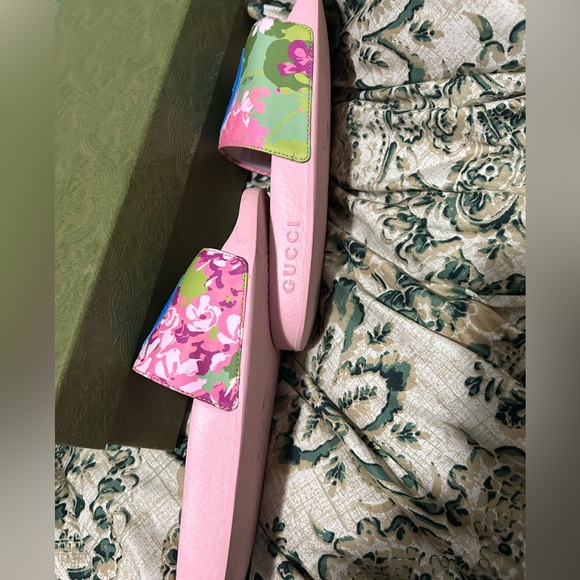 Gucci slides and they are like knew - Picture 2 of 3